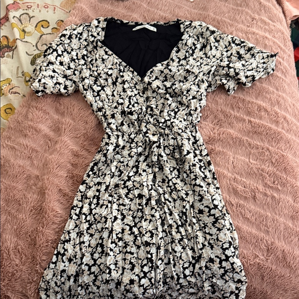 Abercrombie & Fitch Black and White Floral Mini Dress